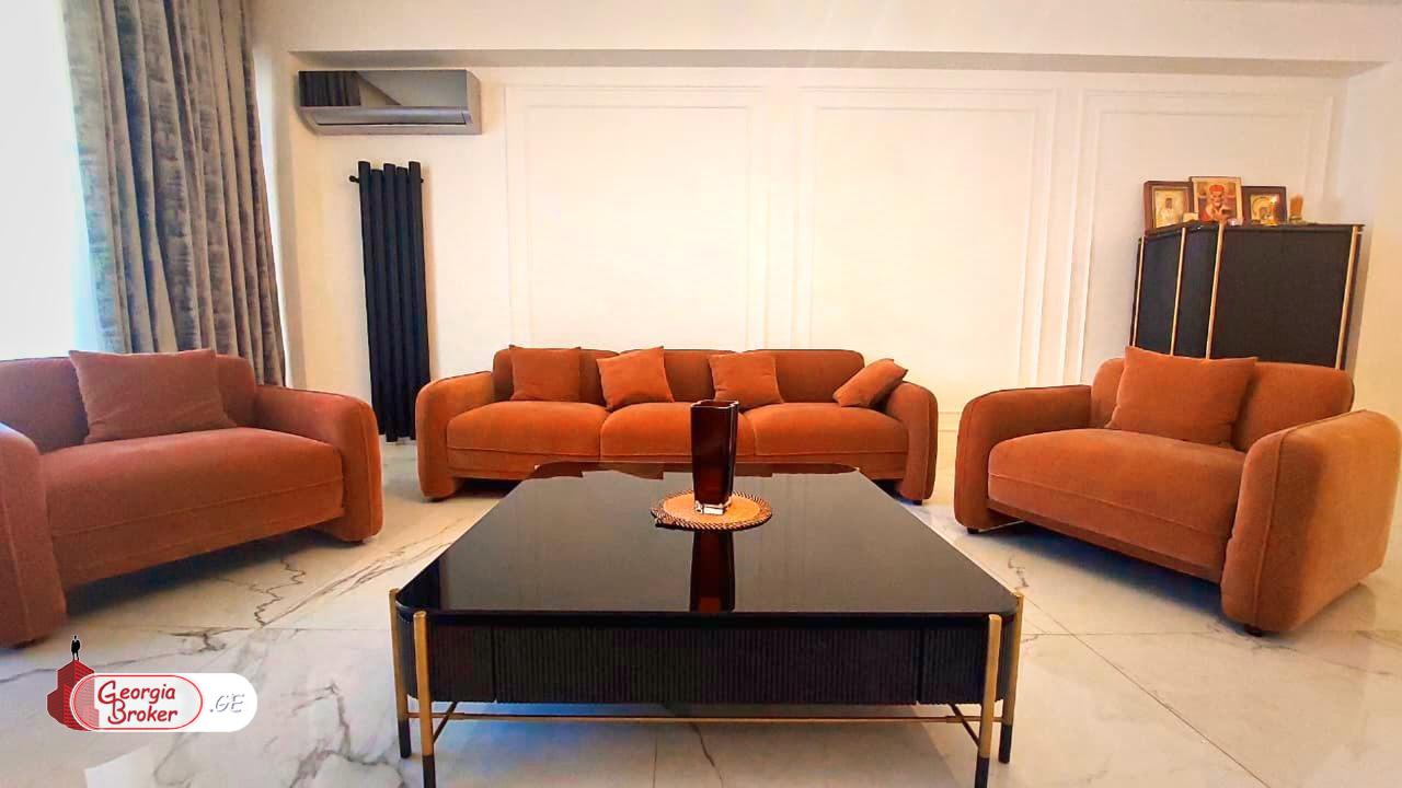 продается квартира с новым ремонтом 4-комнаты